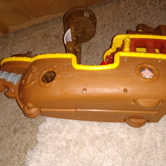 Extra Large Imaginext Jake Pirateship & characters - Picture 5 of 9